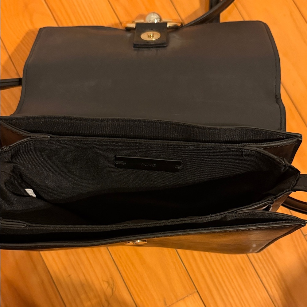 Elegant Black Leather Crossbody Bag - Picture 4 of 6